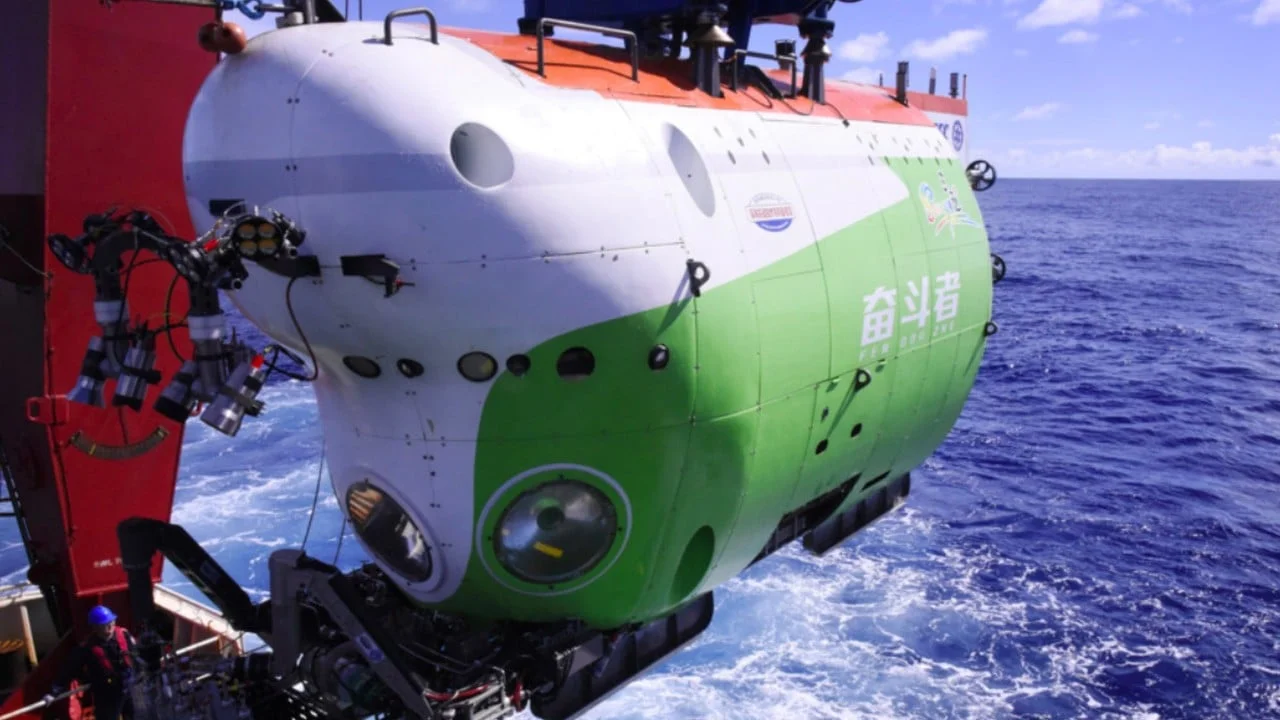 Chinese Researchers Uncover Thriving Ecosystem in Deep Ocean Trenches