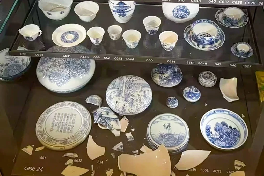 A photo circulating on social media showed debris from two damage Chinese artefacts inside a four-tier display cabinet at the British Museum: a bowl catalogued as B629 that fell from the top shelf and item 634, damaged by the falling bowl. Photo: RedNote