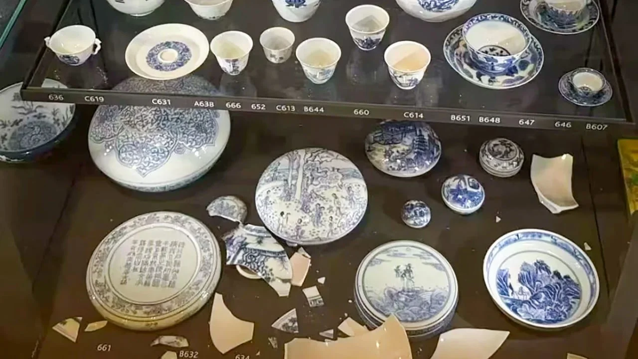 Cracks in security? Qing dynasty ceramics damaged in British Museum display