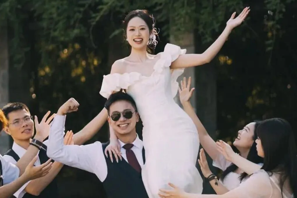 Sharing the exact same name characters and both working in civil aviation has turned a newlywed Chinese couple into a viral social media sensation. Photo: Sohu