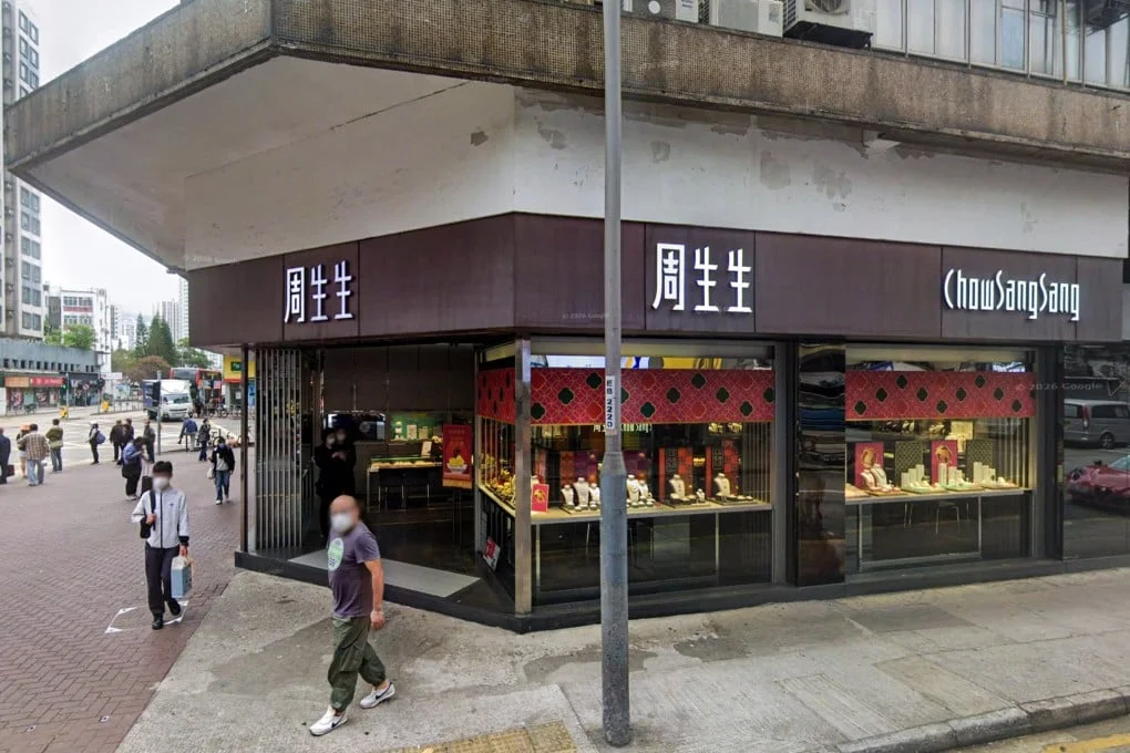 The suspect stole the necklace from the store on Kwong Fuk Road. Photo: Google Maps