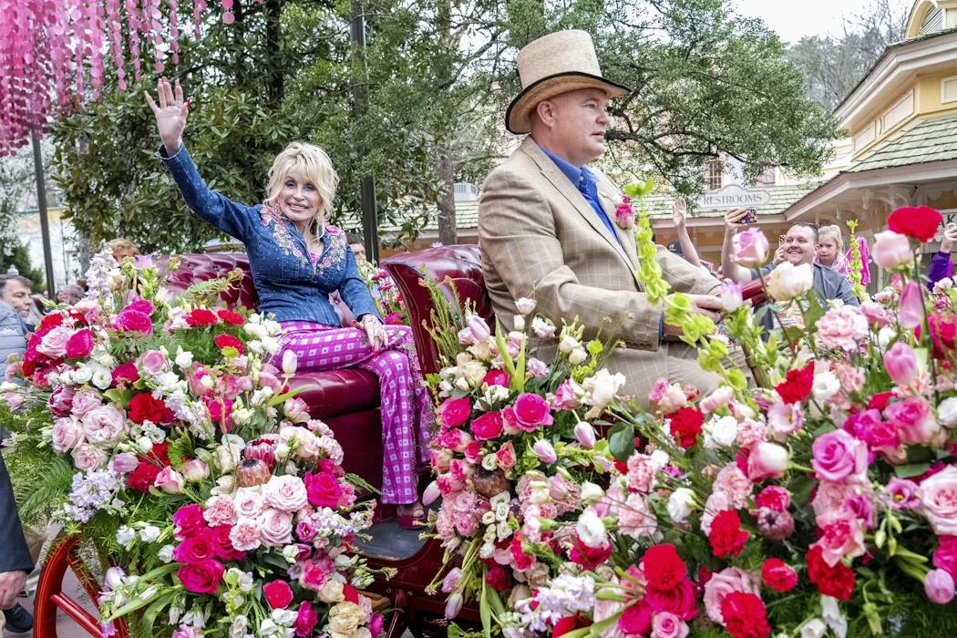 Turmoil within Dolly Parton’s estate underscores the precariousness of family businesses after founders die